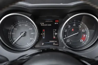 Jaguar F-Type Coupé 3.0 V6 S/C — Sportive britannique affûtée, 59 950 km seulement — Miniatura 15