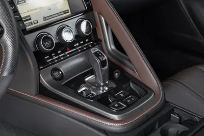 Jaguar F-Type Coupé 3.0 V6 S/C — Sportive britannique affûtée, 59 950 km seulement — Miniatura 18