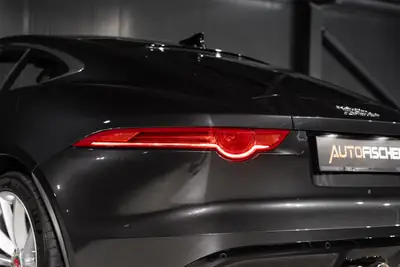 Jaguar F-Type Coupé 3.0 V6 S/C — Sportive britannique affûtée, 59 950 km seulement — Miniatura 24