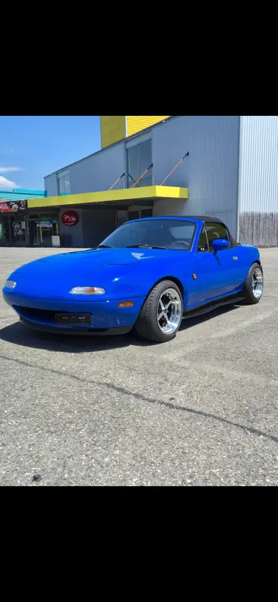 Mazda MX-5 NA 1.6i — Le roadster mythique des années 90, exempt d'accident — interior