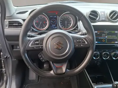 Suzuki Swift 1.2 Hybrid 4x4 — Citadine polyvalente et économe à faible kilométrage — Miniature 7