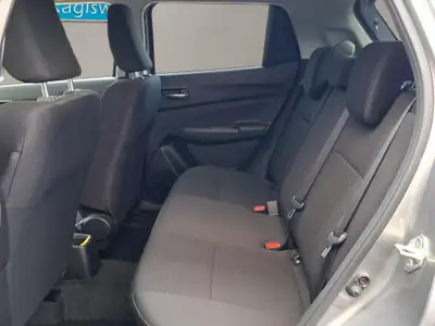Suzuki Swift 1.2 Hybrid 4x4 — Citadine polyvalente et économe à faible kilométrage — Miniature 11