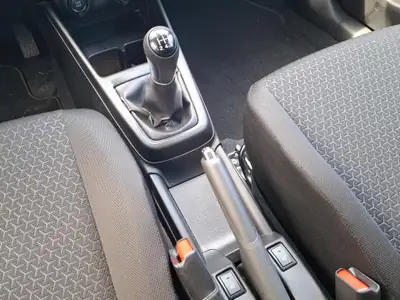 Suzuki Swift 1.2 Hybrid 4x4 — Citadine polyvalente et économe à faible kilométrage — Miniature 10