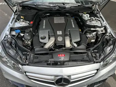 Mercedes-Benz E 63 AMG — Berline de prestige 585 ch, 4x4 intégral — Innenraum