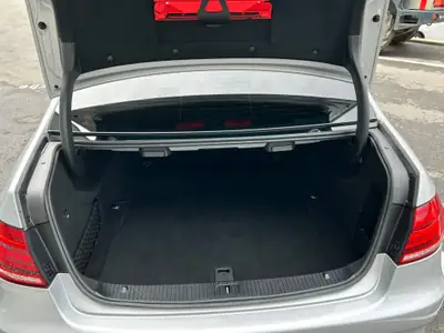 Mercedes-Benz E 63 AMG — Berline de prestige 585 ch, 4x4 intégral — Miniatur 7