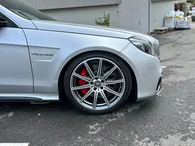 Mercedes-Benz E 63 AMG — Berline de prestige 585 ch, 4x4 intégral — Miniatur 11