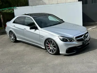 Mercedes-Benz E 63 AMG — Berline de prestige 585 ch, 4x4 intégral — Miniatur 17