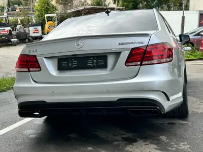 Mercedes-Benz E 63 AMG — Berline de prestige 585 ch, 4x4 intégral — Miniatur 19