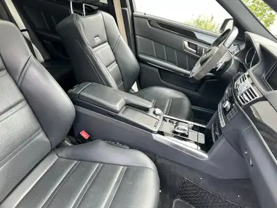 Mercedes-Benz E 63 AMG — Berline de prestige 585 ch, 4x4 intégral — Miniatur 20