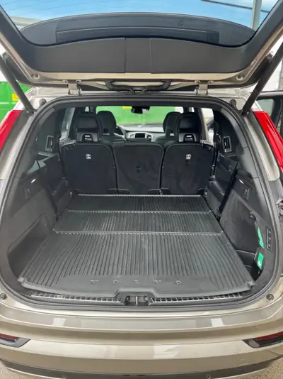 Volvo XC90 T8 eAWD R-Design — SUV 7 places hybride rechargeable, 33'800 km — Miniature 13