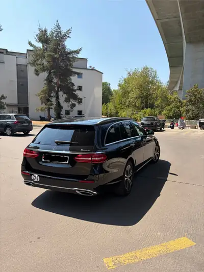 Mercedes-Benz E 200 Avantgarde 4matic — Break hybride mild, 71 000 km, design premium — fianco