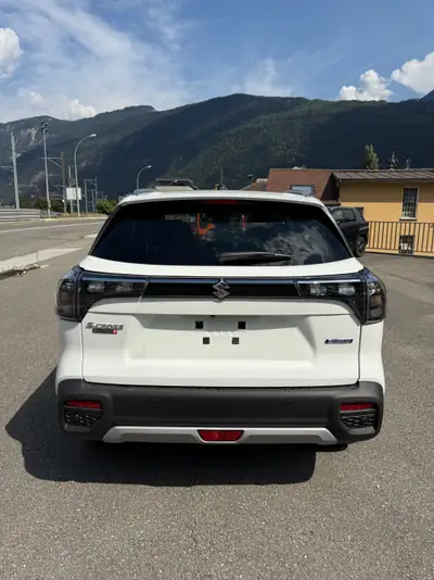 Suzuki S-Cross 1.4T 4x4 — SUV polyvalent hybride essence, neuf de Suisse — Miniatura 7