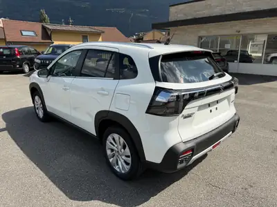 Suzuki S-Cross 1.4T 4x4 — SUV polyvalent hybride essence, neuf de Suisse — Miniatura 8