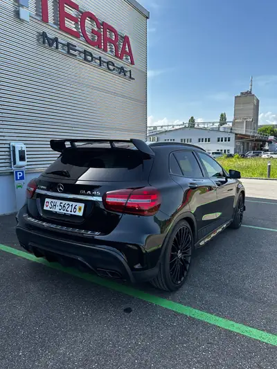 Mercedes-Benz GLA 45 AMG — SUV compact haute performance, 381 ch et traction intégrale — Seitenansicht
