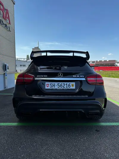 Mercedes-Benz GLA 45 AMG — SUV compact haute performance, 381 ch et traction intégrale — Heckansicht