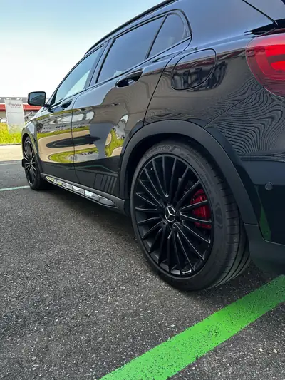 Mercedes-Benz GLA 45 AMG — SUV compact haute performance, 381 ch et traction intégrale — Innenraum