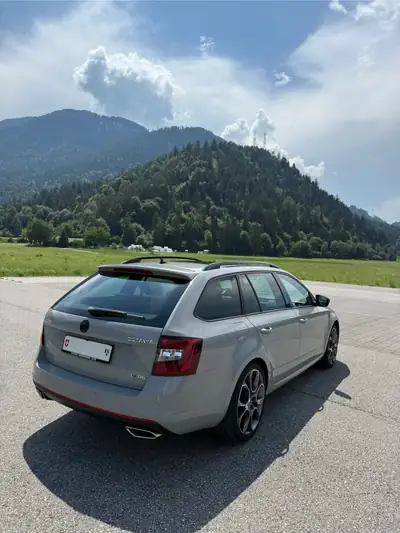 Skoda Octavia 2.0 TDI RS 184 ch 4x4 — Monospace robuste, transmission DSG, équipée hivernale — side view
