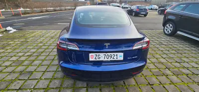 Tesla Model 3 Long Range Dual Motor — Électrique performante, 497 ch et zéro émission — côté
