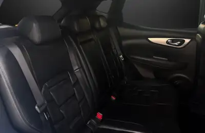 Nissan Qashqai 1.6 dCi Tekna+ — SUV 4x4 robuste, première main, entretien complet — Miniature 13