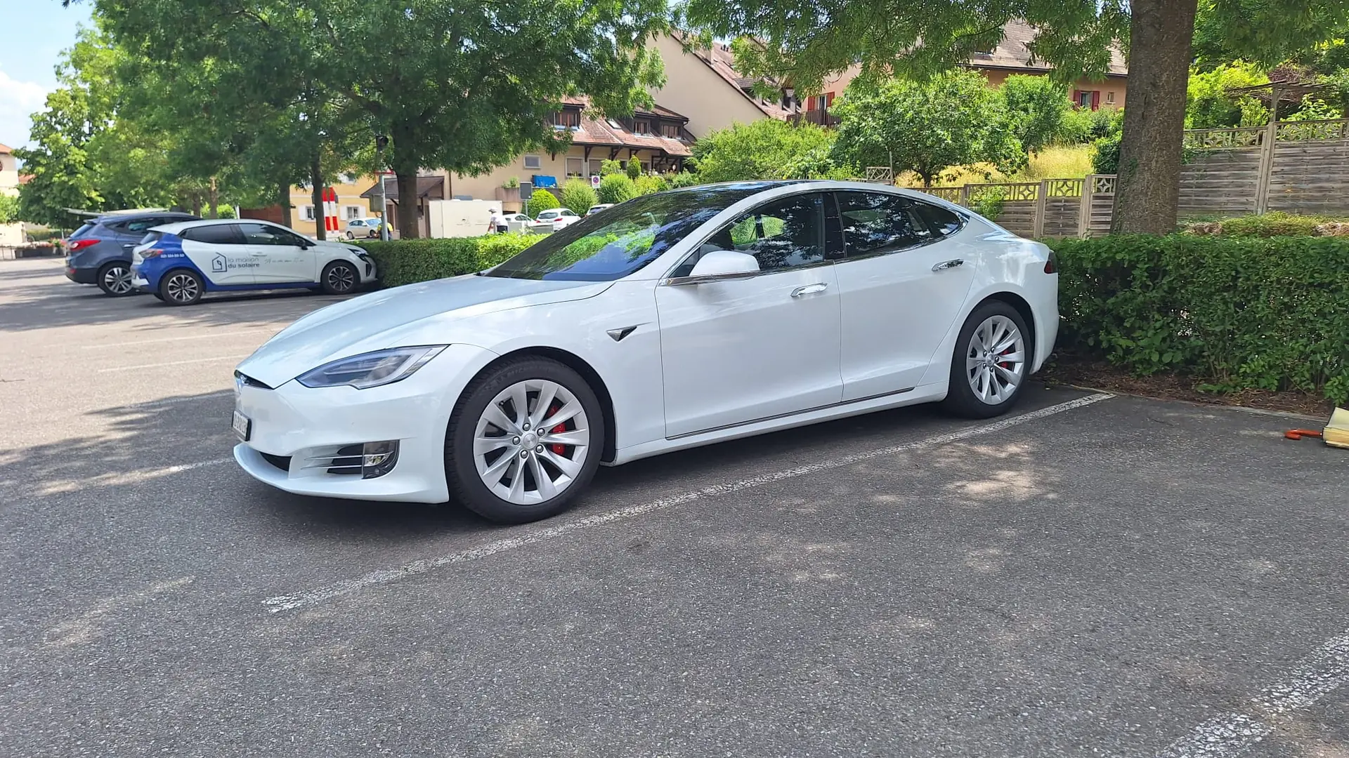 Tesla Model S 100 D Performance — Berline électrique haute performance, 15 300 km