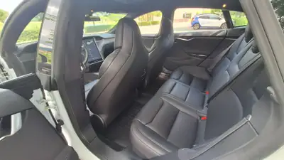 Tesla Model S 100 D Performance — Berline électrique haute performance, 15 300 km — arrière