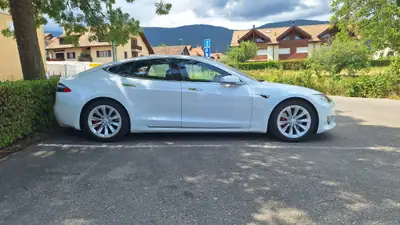 Tesla Model S 100 D Performance — Berline électrique haute performance, 15 300 km — tableau de bord