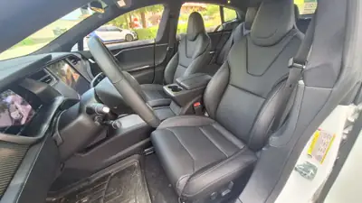 Tesla Model S 100 D Performance — Berline électrique haute performance, 15 300 km — intérieur