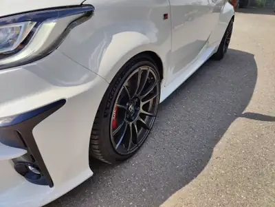 Toyota GR Yaris 1.6 Turbo Sport 4x4 — Performance sportive et polyvalence tout-terrain — Miniature 8