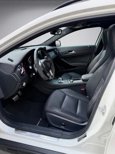 Mercedes-AMG GLA 45 4Matic — SUV haute performance, 360 ch et équipement premium — Miniature 10