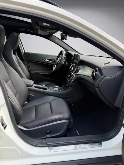 Mercedes-AMG GLA 45 4Matic — SUV haute performance, 360 ch et équipement premium — Miniature 13