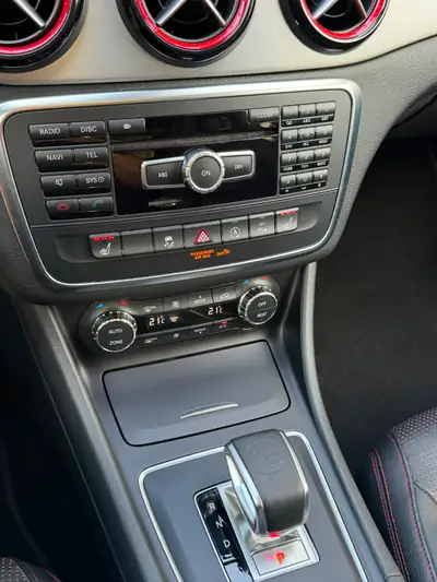 Mercedes-AMG GLA 45 4Matic — SUV haute performance, 360 ch et équipement premium — Miniature 18