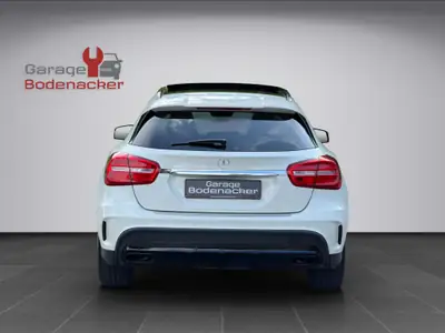 Mercedes-AMG GLA 45 4Matic — SUV haute performance, 360 ch et équipement premium — Miniature 16