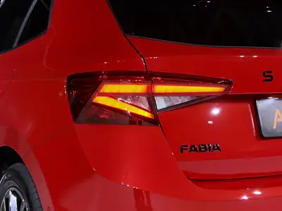 Skoda Fabia 1.0 TSI Monte Carlo DSG — Citadine dynamique, peu kilométrée, garantie 5 ans — Miniatura 26