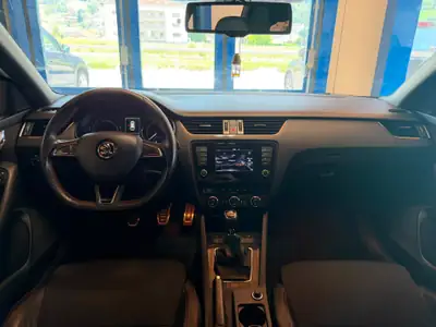 Skoda Octavia Combi 2.0 TDI RS — Break diesel performant, 184 ch, sans sinistre — Miniatura 19