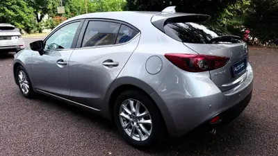 Mazda 3 2.0 Ambition Plus — Berline dynamique, entretien réduit, 62'000 km — tableau de bord