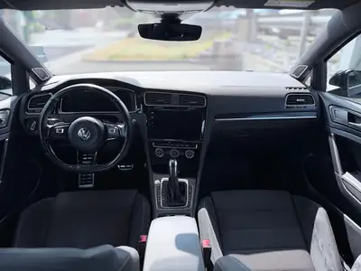 VW Golf 2.0 TSI R DSG 4motion — Sportive intégrale 319 ch, faible kilométrage — dashboard