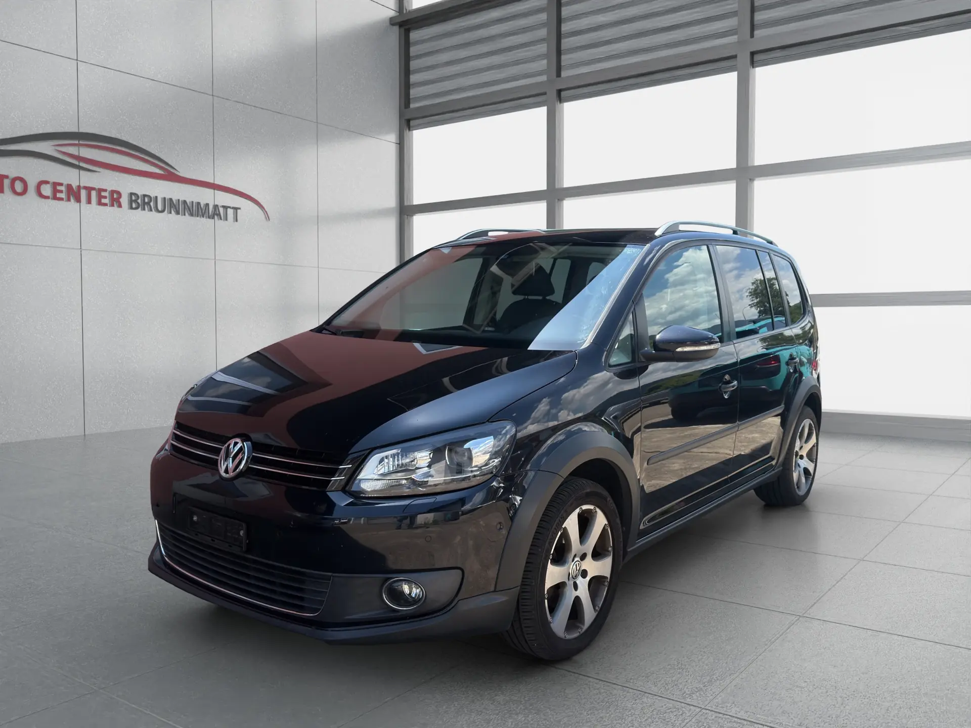 VW Touran CrossTouran 1.4 TSI — Monospace familial polyvalent, entretien récent