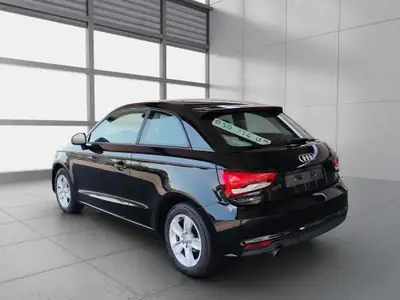 Audi A1 1.0 TFSI Design — Citadine urbaine fiable, entretien récent — Armaturenbrett