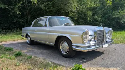 Mercedes-Benz 220 SEB 1964 — Coupé classique d'exception, 78 900 km authentiques — vista posteriore