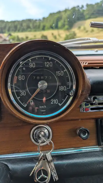 Mercedes-Benz 220 SEB 1964 — Coupé classique d'exception, 78 900 km authentiques — Miniatura 13