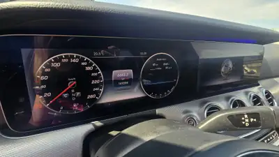Mercedes-Benz E 200 — Berline élégante, motorisation efficace et 153'000 km — Miniatura 8