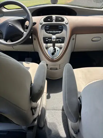 Citroën Xsara Picasso 2.0i 16V Exclusive — Monospace familial quasi neuf, 18 600 km — Detail