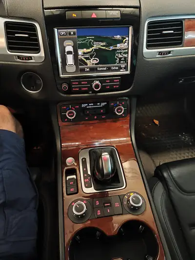 Volkswagen Touareg 3.0 V6 TDI 245 — SUV premium diesel, entretien soigné — Miniature 13