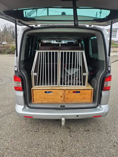 VW T5 Caravelle — Monospace diesel polyvalent, 303'000 km, transmission automatique — tableau de bord