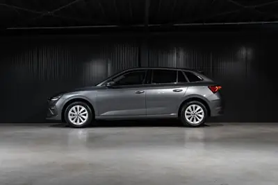 Skoda Scala 1.5 TSI Top Selection DSG — Berline dynamique, peu kilométrée, garantie 5 ans — Heckansicht