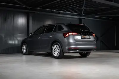 Skoda Scala 1.5 TSI Top Selection DSG — Berline dynamique, peu kilométrée, garantie 5 ans — Miniatur 9