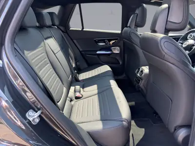 Mercedes-Benz GLC 400 e — SUV hybride rechargeable haute performance, 20 km seulement — Miniature 14