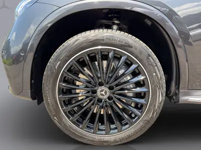 Mercedes-Benz GLC 400 e — SUV hybride rechargeable haute performance, 20 km seulement — Miniature 17