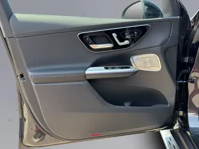 Mercedes-Benz GLC 400 e — SUV hybride rechargeable haute performance, 20 km seulement — Miniature 19