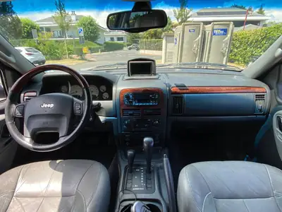 Jeep Grand Cherokee 4.7 Overland — SUV polyvalent, traction intégrale, sièges cuir chauffants — Miniature 9